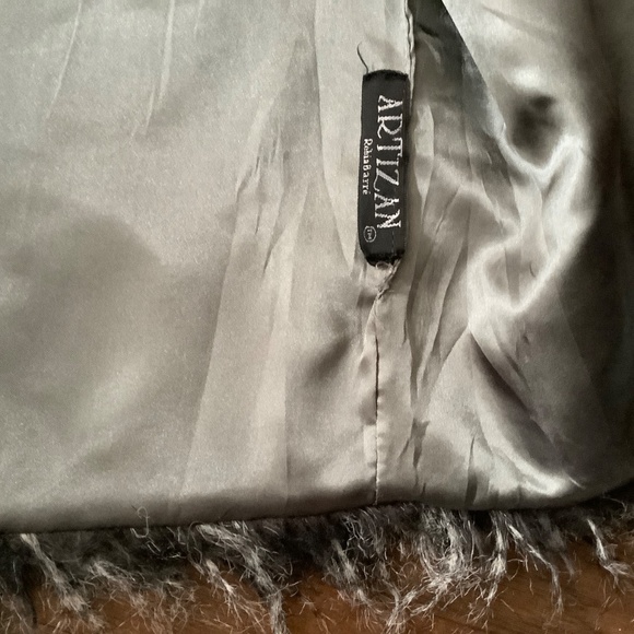 Synthetic faux feather vest - Picture 3 of 7